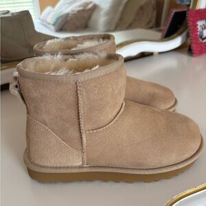 UGG Classic Mini II